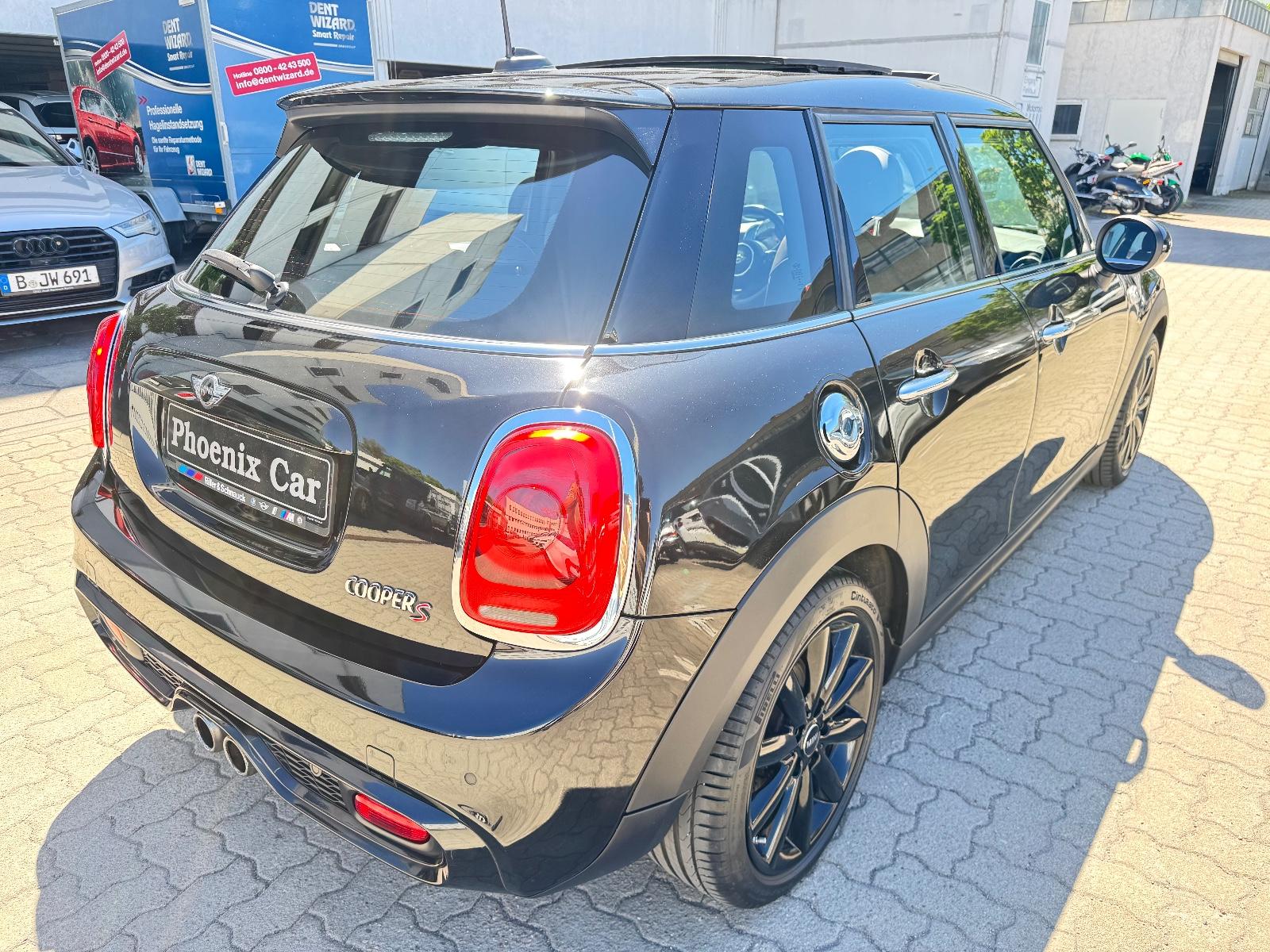 MINI Cooper S mit Leder & Navi & Panoramadach