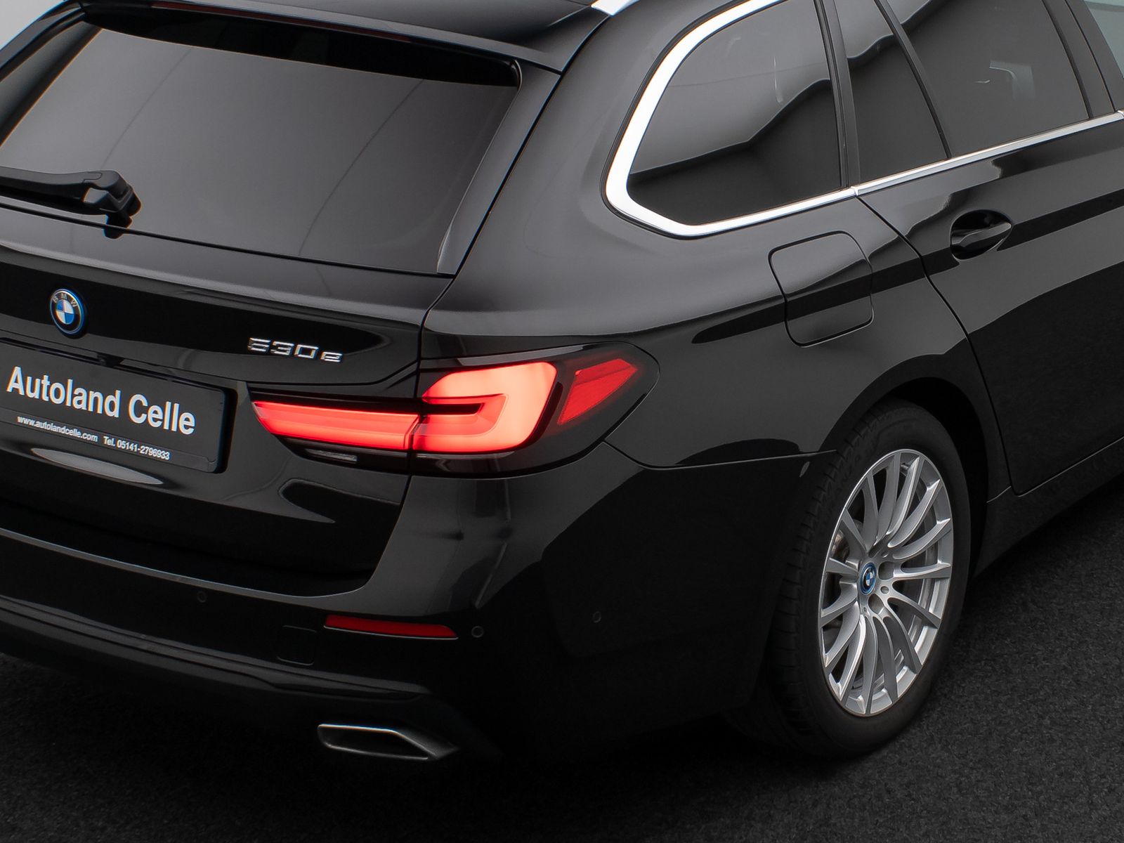 Fahrzeugabbildung BMW 530e xD Laser Kamera HUD DAB HiFi 4xKlima AHK