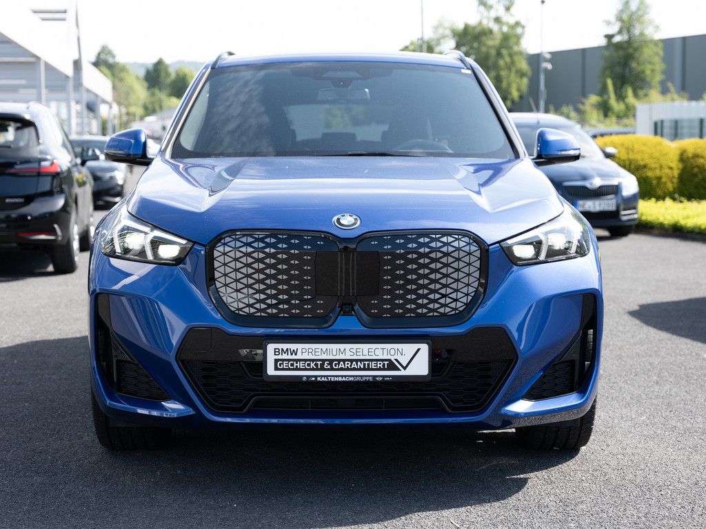 BMW iX1 - Bild 3