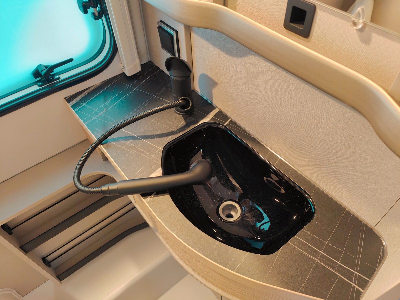 Fahrzeugabbildung HYMER / ERIBA / HYMERCAR Touring 550 Urban - SUMMER-SALE! -