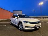 Volkswagen VW Passat B8 2018 150PS Highline/Kamera/Le... - Volkswagen Passat mit Benzin-Antrieb: Kombi, 2.8