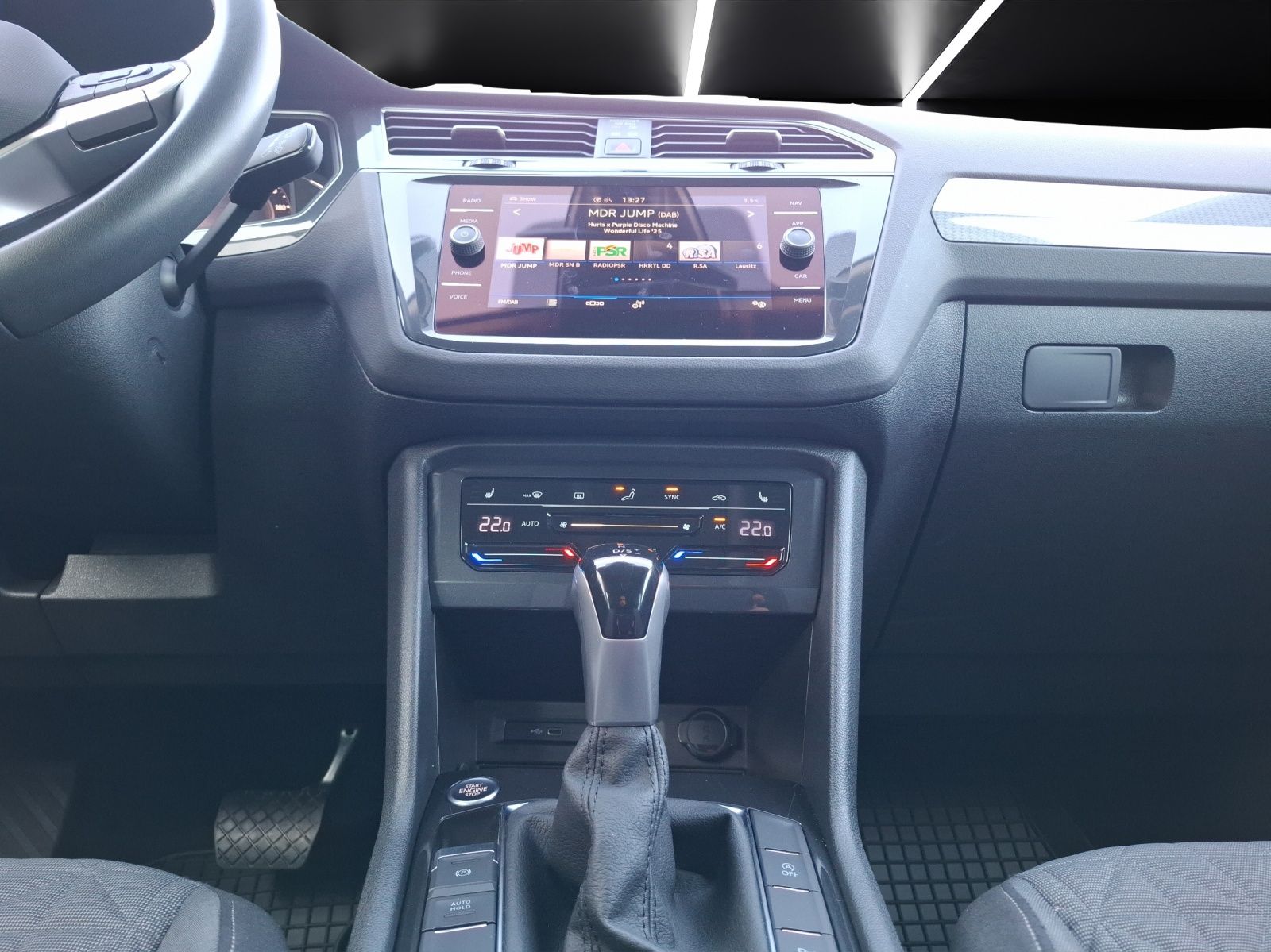 Fahrzeugabbildung Volkswagen Tiguan TSI Life DSG 4M LED Navi AID ACC SH 18"