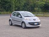 Peugeot 107 1.0 68CV 5p. Sweet Years 2007-E4 Man - silberne Peugeot 107