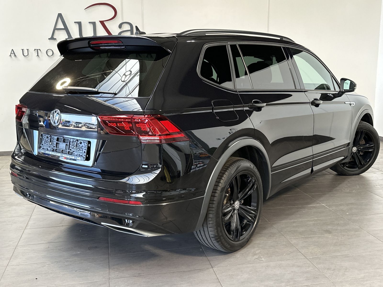 Fahrzeugabbildung Volkswagen Tiguan Allspace 2.0 TDI 4M R-Line Black NAV+LED