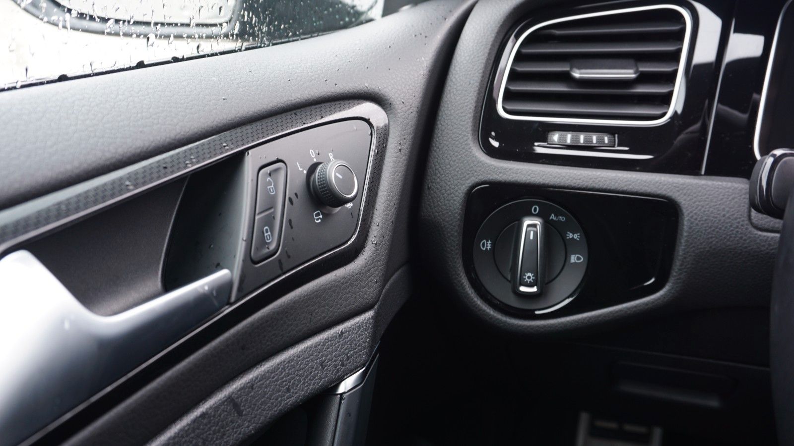 Fahrzeugabbildung Volkswagen Golf VII Variant R-line 4M,Navi,LED,SH,ACC,Kamer