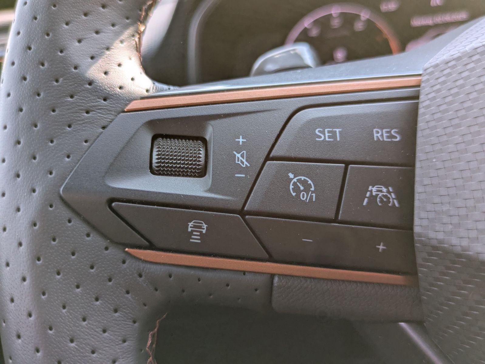 Fahrzeugabbildung CUPRA Leon 1.5 eTSI DSG MATRIX-LED*ACC*AHK*KAMERA*18"