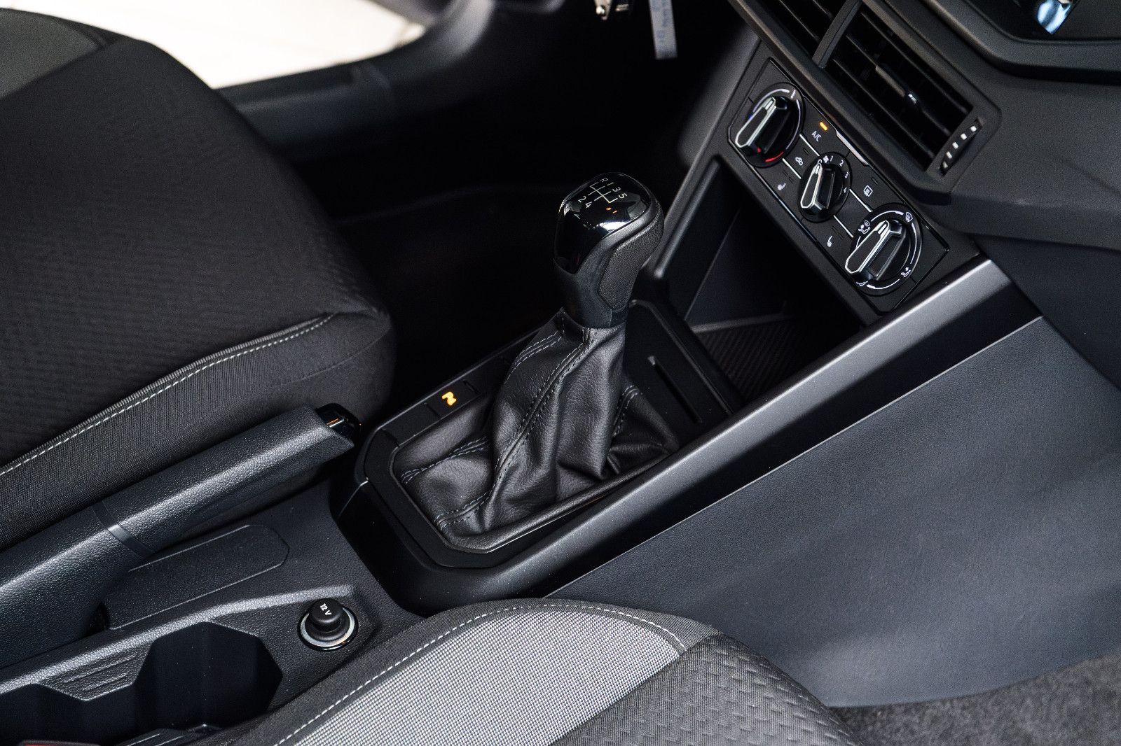 Fahrzeugabbildung Volkswagen Polo 1.0l 59kw+Klima+LED+GJ-Reifen+SHZ