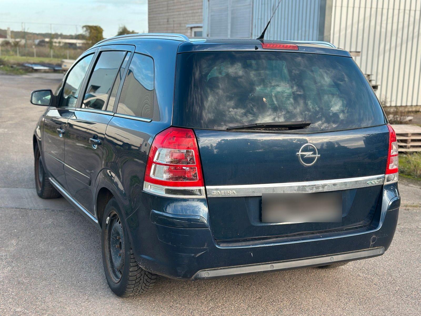 Opel Zafira 2011 — interior