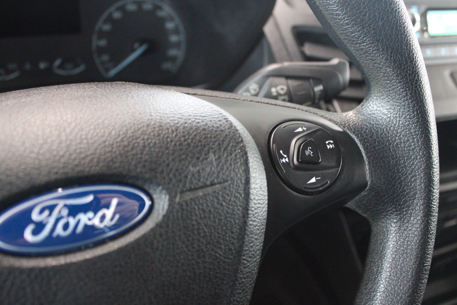 Fahrzeugabbildung Ford Transit Connect TREND KLIMA Standheizung 3-Sitze