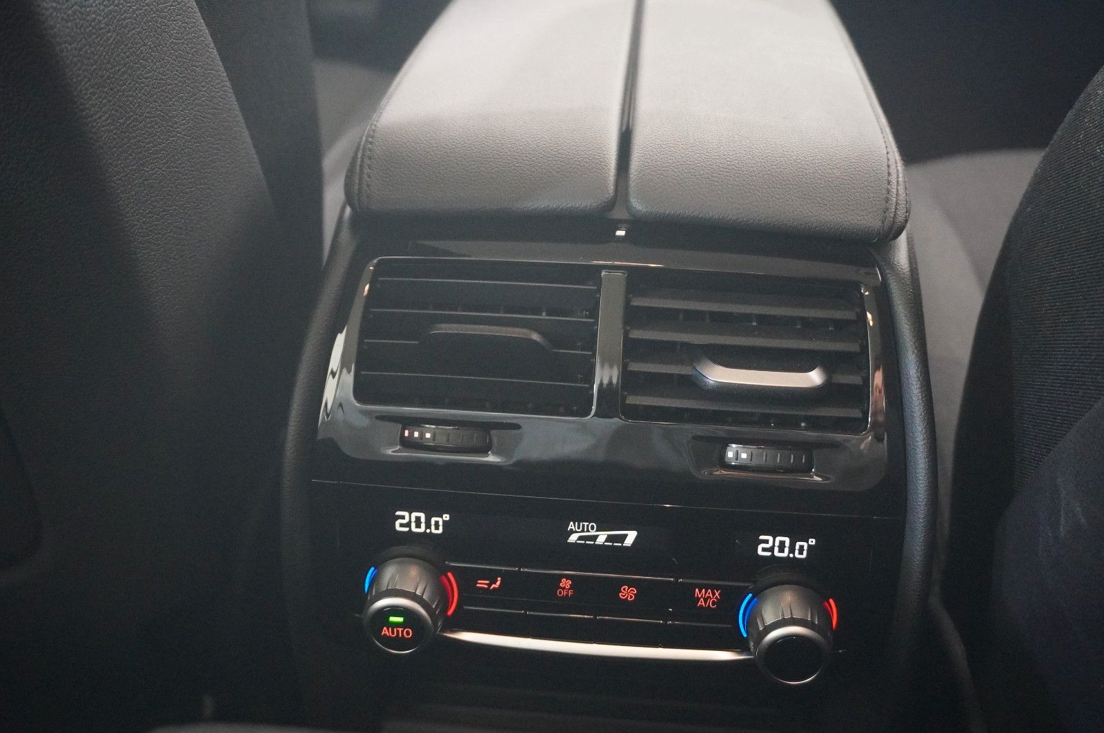 Fahrzeugabbildung BMW 520D TOURING BUSINESS NAVI/LED/VIRTU./SH/HUD/AHK