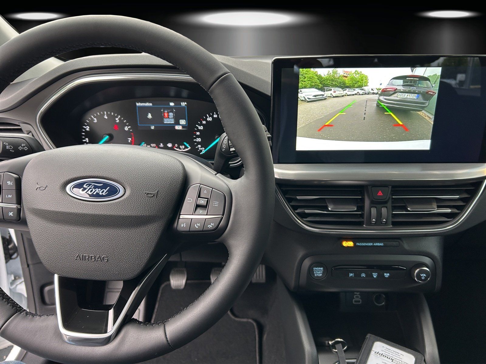 Fahrzeugabbildung Ford Focus Titanium Turnier Winter P. e.Call Kamera