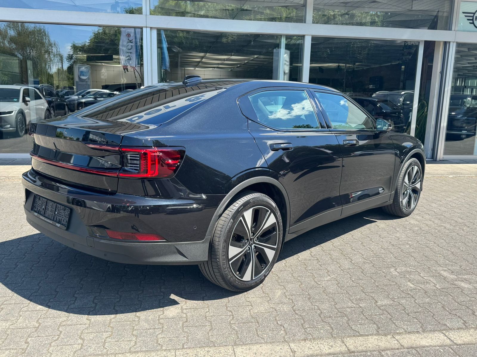 Fahrzeugabbildung Polestar 2 Long Range SM PANO+LED+SHZ+H&K+ACC+360°+WP+19"
