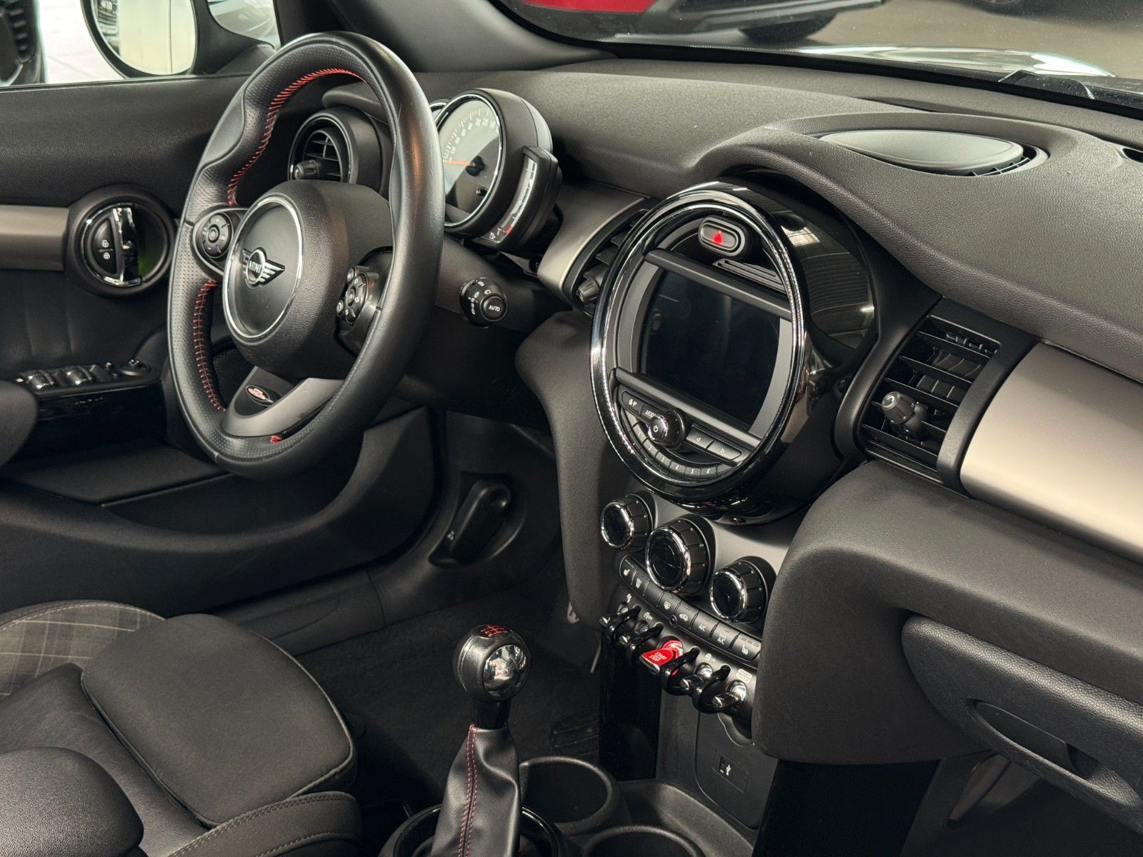 Fahrzeugabbildung MINI Cooper D 5-trg. "LED Navigation PDC Sportsitze"