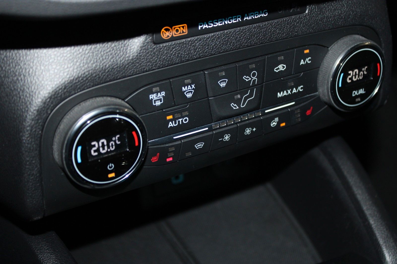 Fahrzeugabbildung Ford Focus 134kW ST-Line LED NAVI CAM WinterPaket