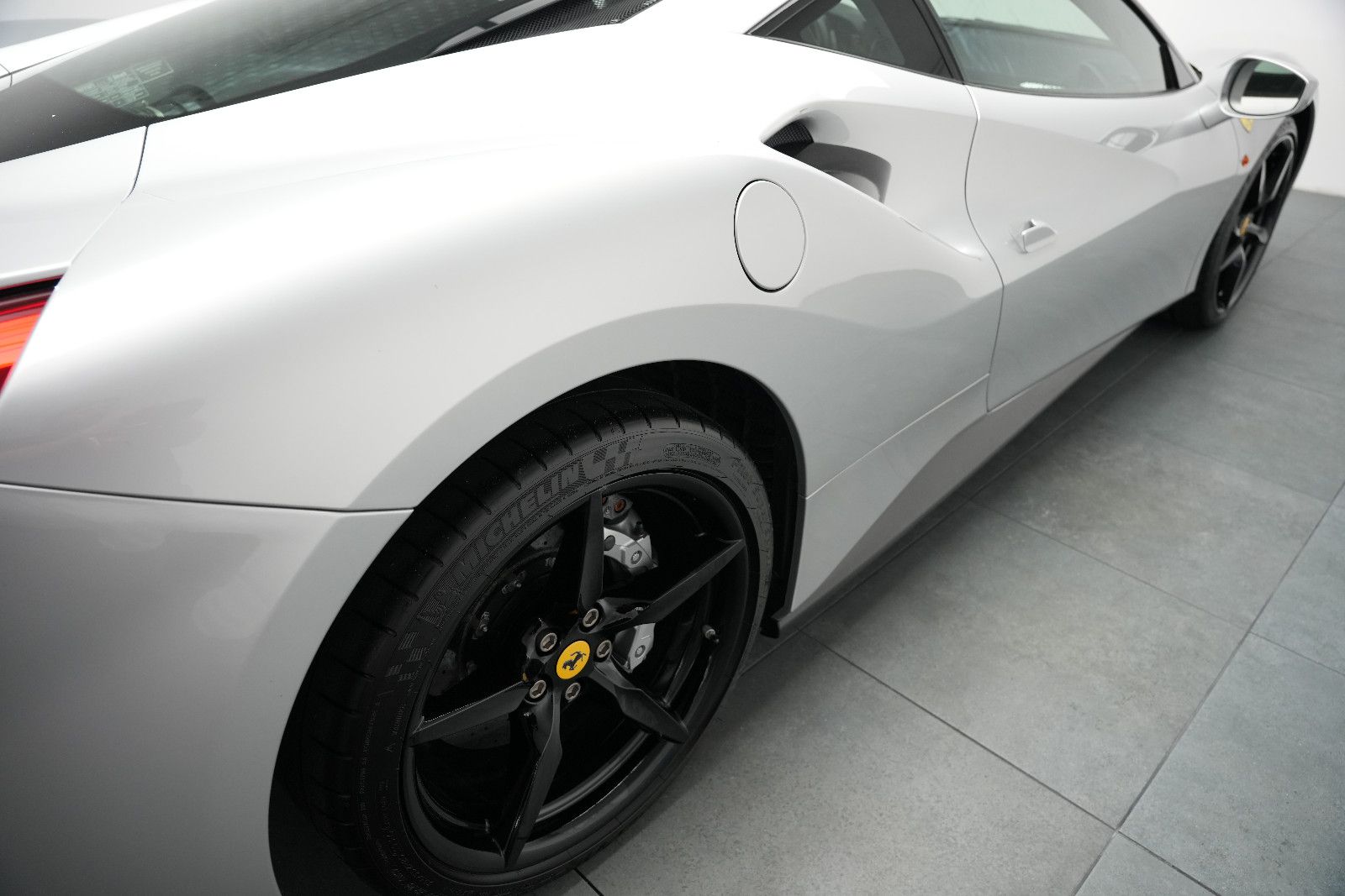 Fahrzeugabbildung Ferrari 488 GTB GTB Coupé DCT/SCUDERIA/KAMERA/