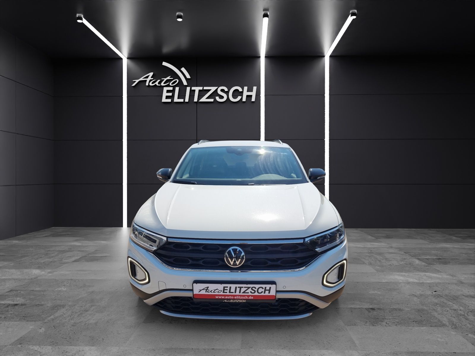 Fahrzeugabbildung Volkswagen T-Roc TSI Goal DSG LED+ ACC 18" AHK SHZ RearView