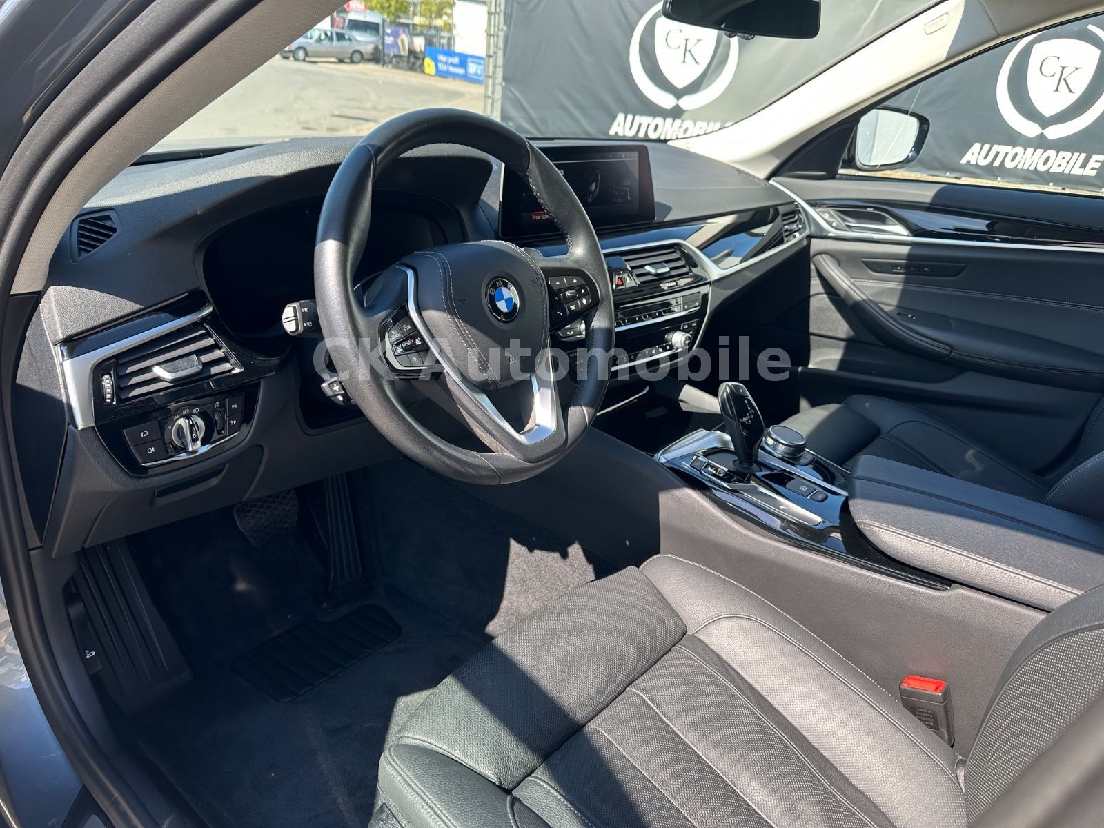 Fahrzeugabbildung BMW 530 i Lim. xDrive Sport Line/Navi/Leder/LED/Kam.