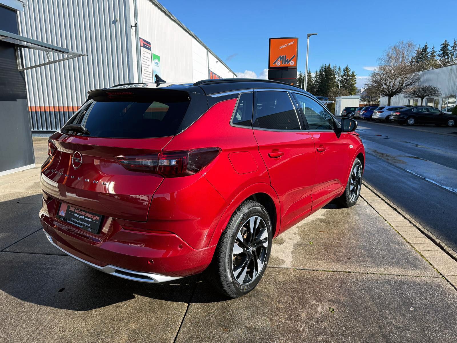 Fahrzeugabbildung Opel Grandland Ultimate PlugIn 1.6 Turbo ACC 360° AHK