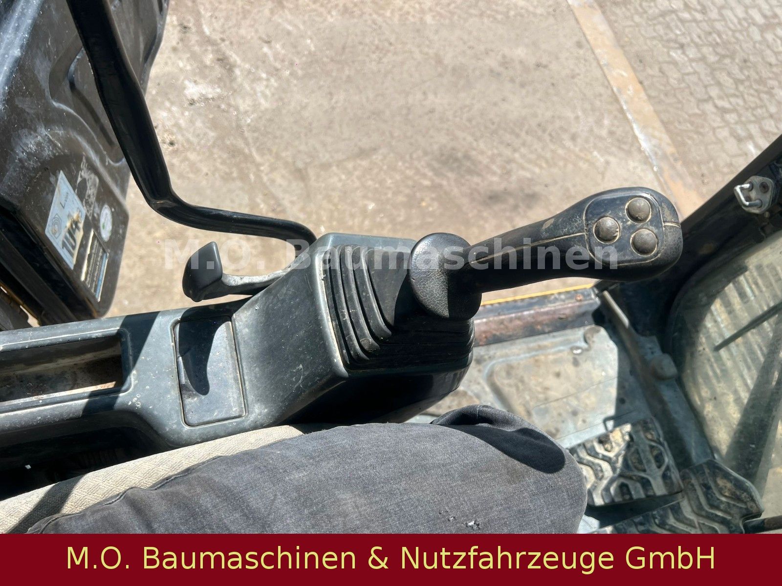 Fahrzeugabbildung CAT 325 D L / AC/ ZSA /