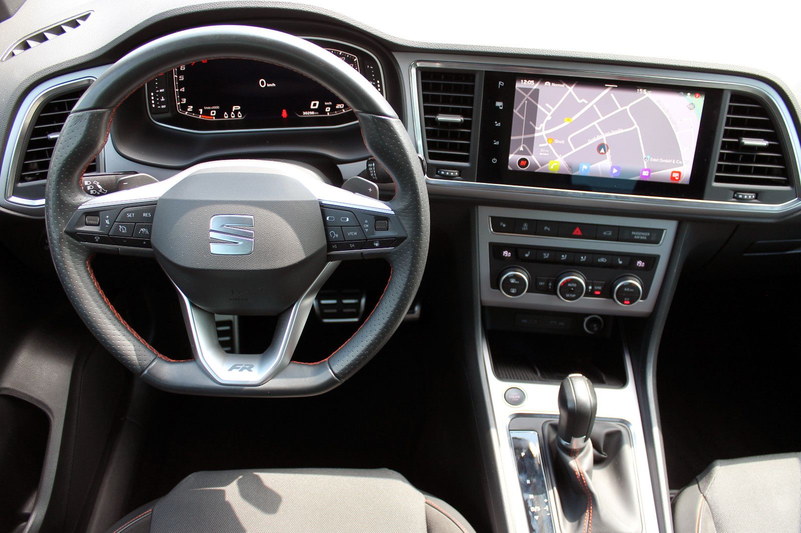 Fahrzeugabbildung SEAT Ateca 1.5 TSI DSG FR-Line ACC LED NAVI KAM PDC