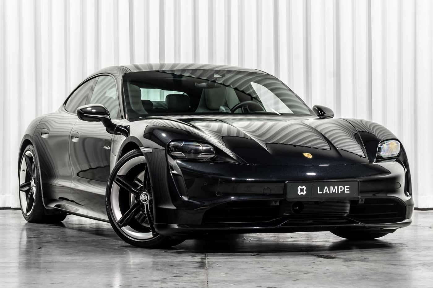 Porsche Taycan Performance Battery BOSE Pano Keyless Inn