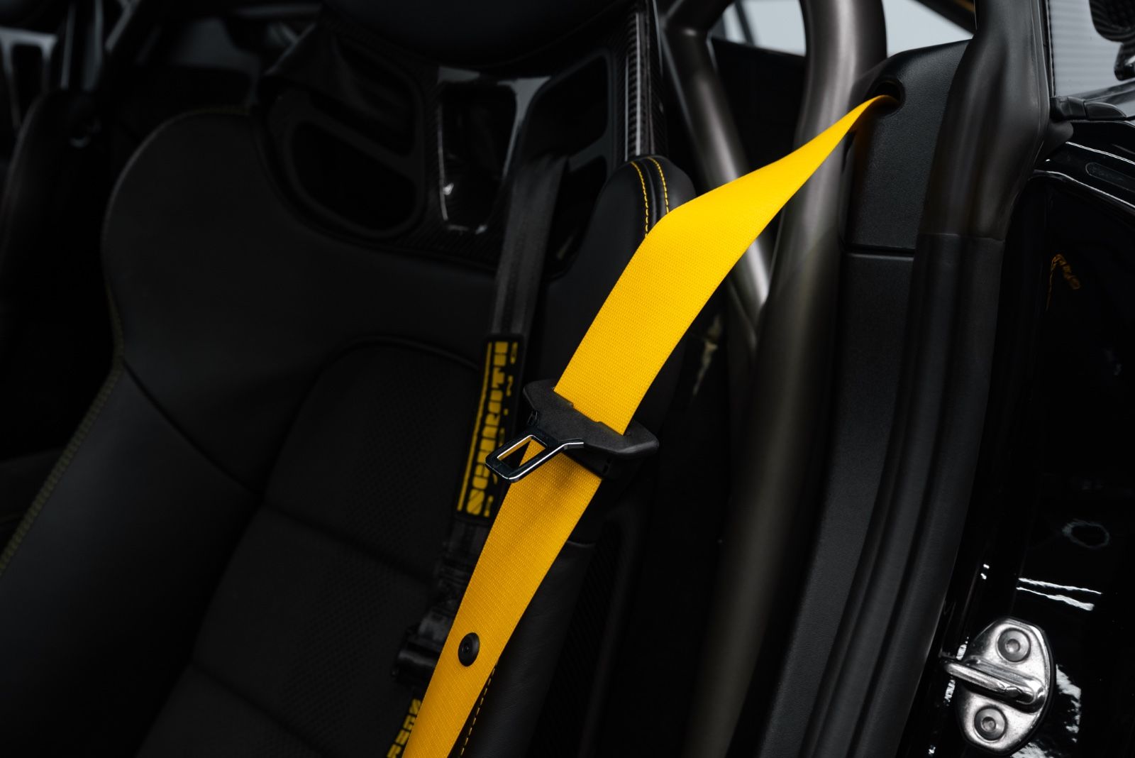 Fahrzeugabbildung Porsche 718 Cayman GT4 RS WEISSACH/PCCB/LIFT/CARBON