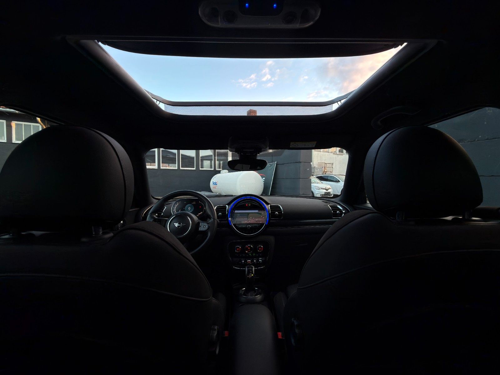 Fahrzeugabbildung MINI Cooper S Clubman Classic Leder Pano Komfort LHZ