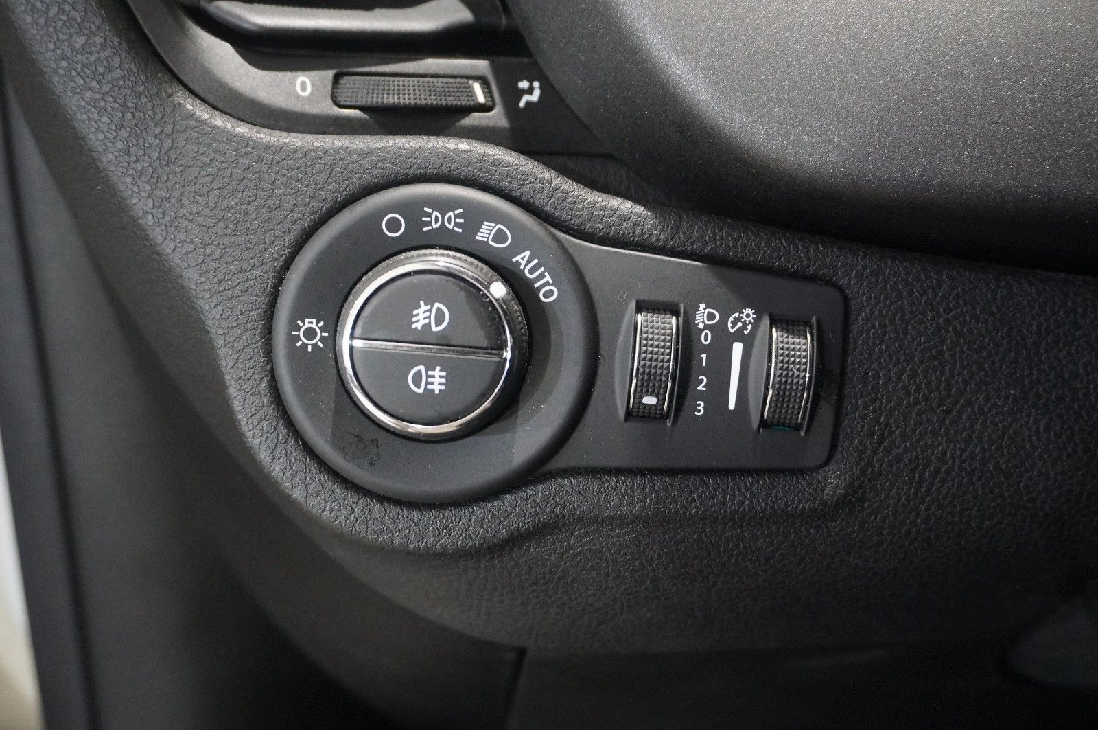Fahrzeugabbildung Fiat 500X 1.3T CROSS DCT NAVI/LED/PDC/SPORT/TEMP/DAB+