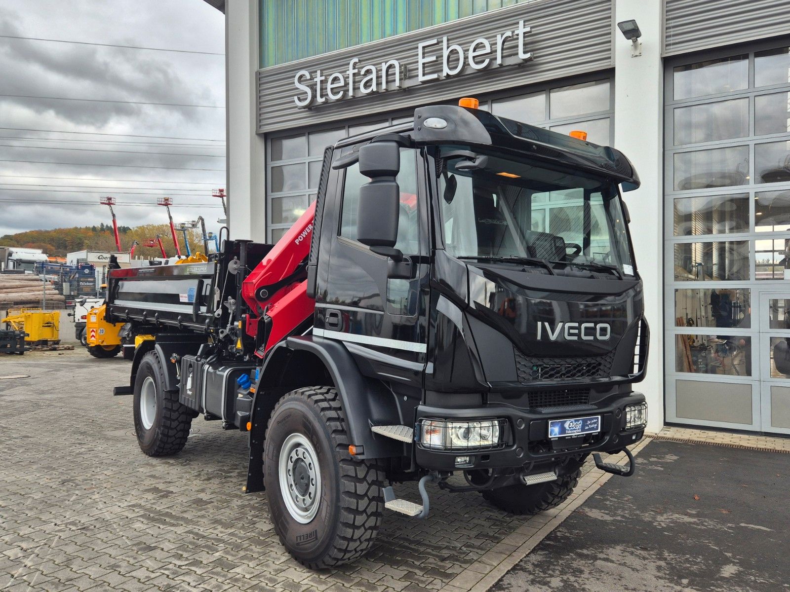 Fahrzeugabbildung Iveco Eurocargo ML150E32WS 4x4 Kran HMF 1130K Funk AHK