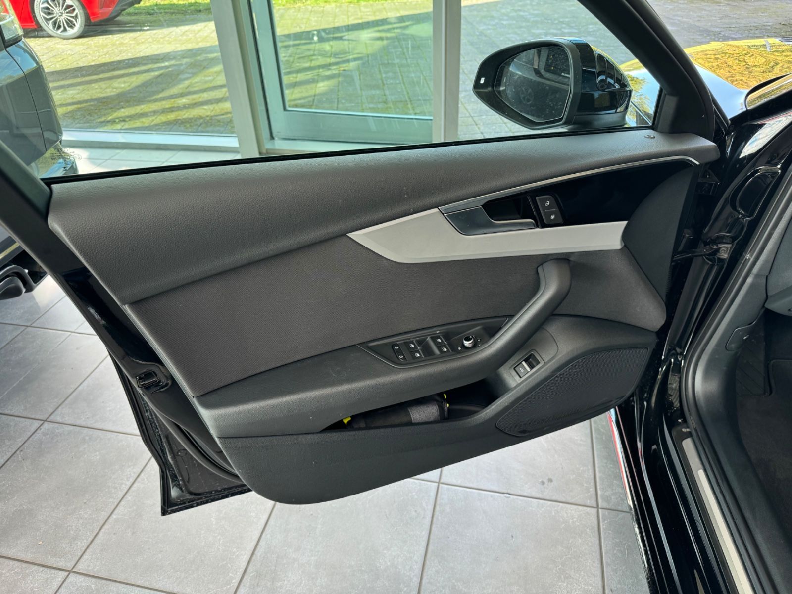 Fahrzeugabbildung Audi A4 Lim. 35 TFSI advanced/ERST 661 km GesamtLaufl