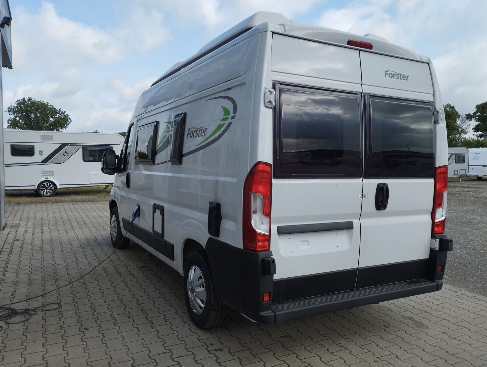 Fahrzeugabbildung Forster Vantasy 541 HB 140 PS mit Pop-Up Dach