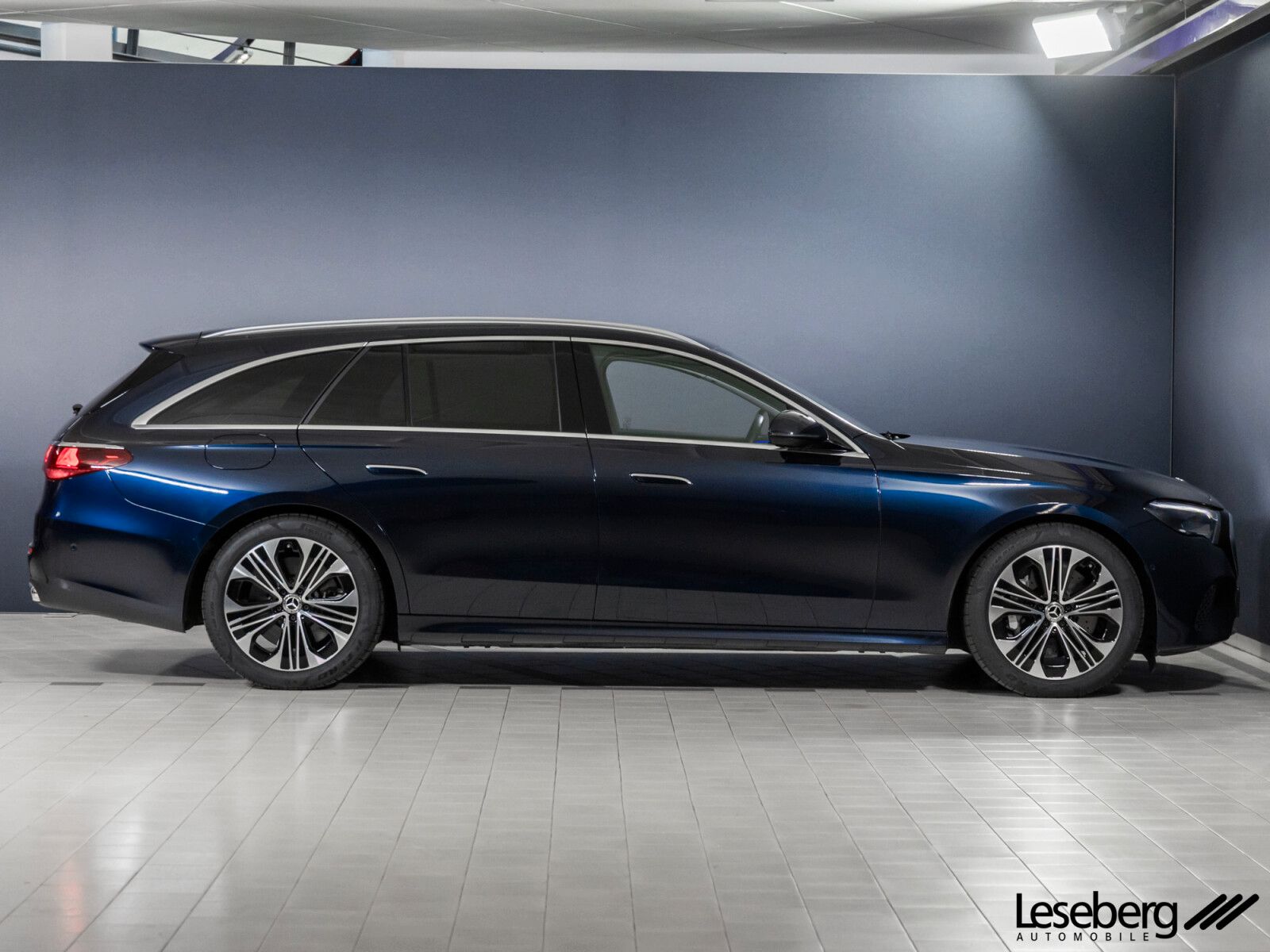 Mercedes-Benz E 300 e T Avantgarde Adv. LED AHK Distro Kamera foto 4