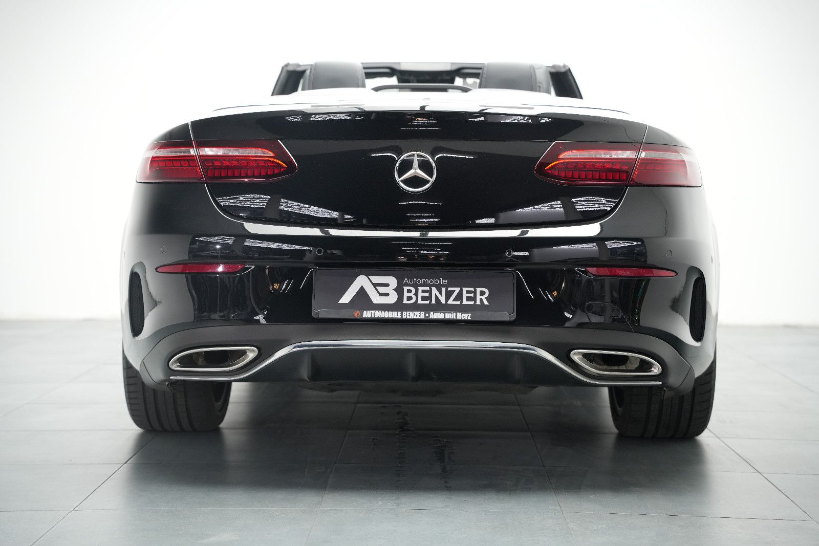Fahrzeugabbildung Mercedes-Benz E 450 Cabrio AMG/BURMESTER/HUD/AMBIENTE/MASSAGE/
