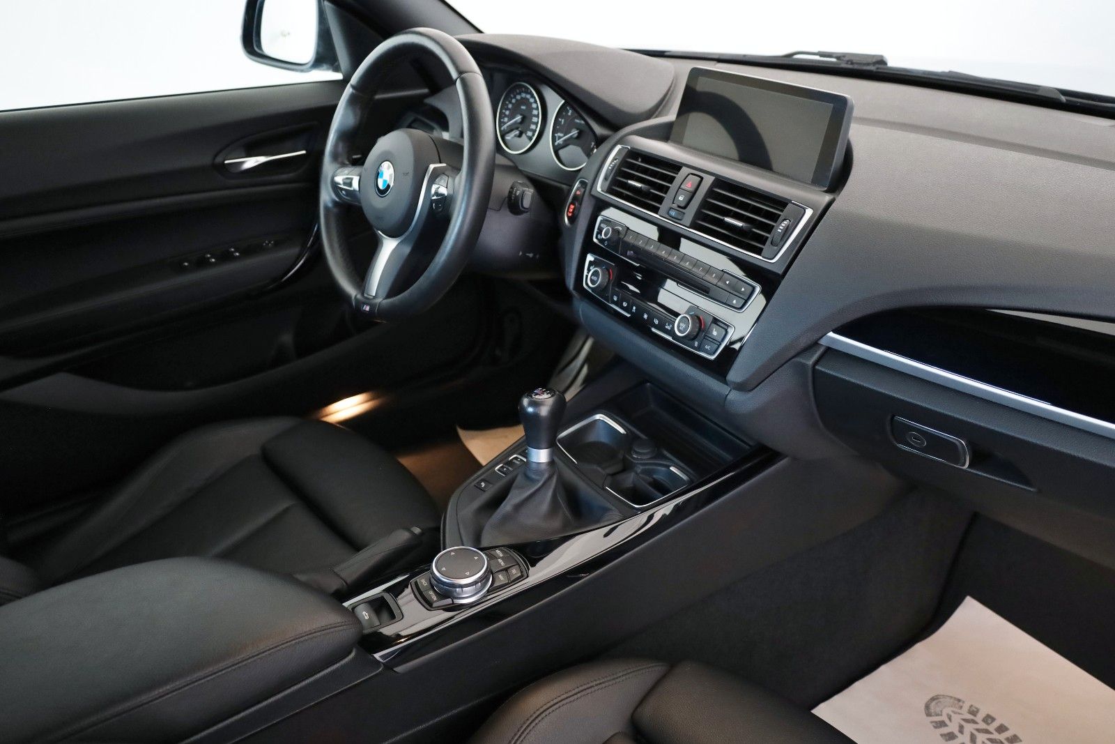 Fahrzeugabbildung BMW 220 i Cabrio M Sport,Navi Prof.,Kamera,Xenon