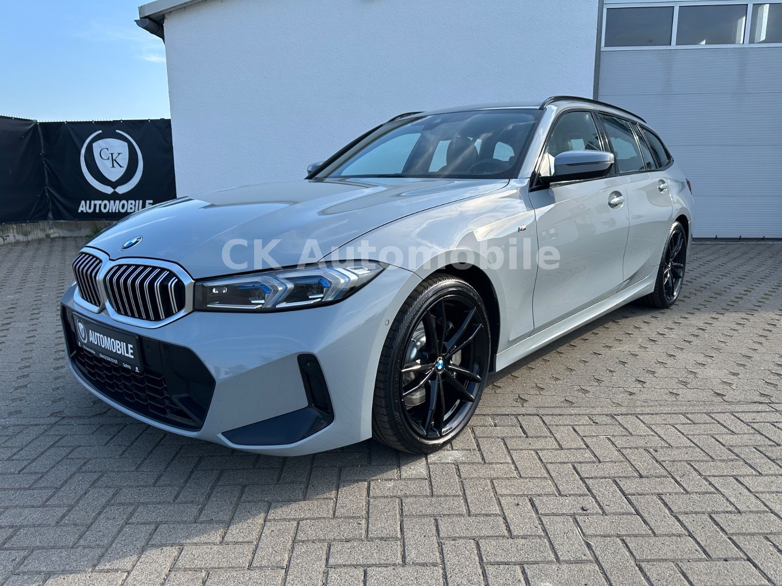 Fahrzeugabbildung BMW 330d xDrive Touring M-Sport/Navi/Head-Up/LED/Kam