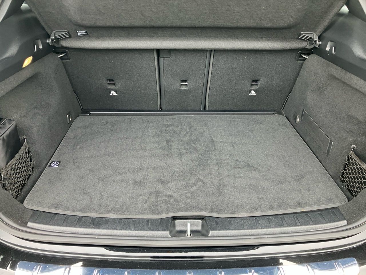 Fahrzeugabbildung Mercedes-Benz GLA 220 4M ALLRAD+AHK+DISTR+TOTW+LHZ+VERKZ.ASS++