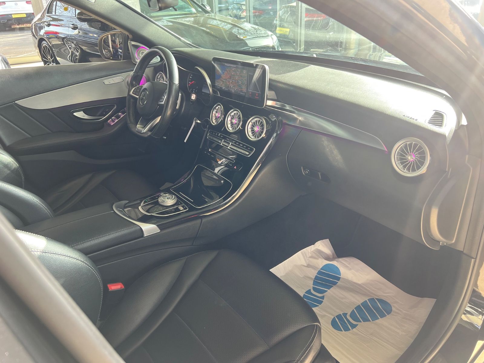 Fahrzeugabbildung Mercedes-Benz C 200 CGI Lim AMG LINE *AMBIENTE*KAMERA*HEAD-UP*