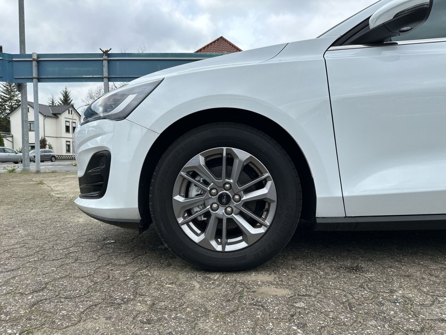Fahrzeugabbildung Ford Focus Titanium 1.0 EcoBoost Mild-Hybrid EU6d Nav
