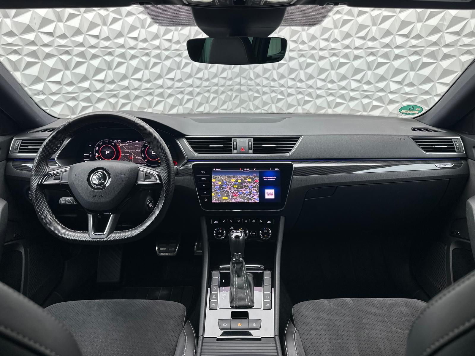 Fahrzeugabbildung SKODA Superb Sportline 2.0 TDI/BLACK-EDITION/PANO/VIRT
