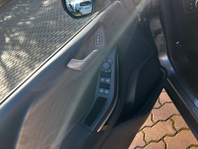 Fiesta Titanium*PDC*SHZ*FSHZ*