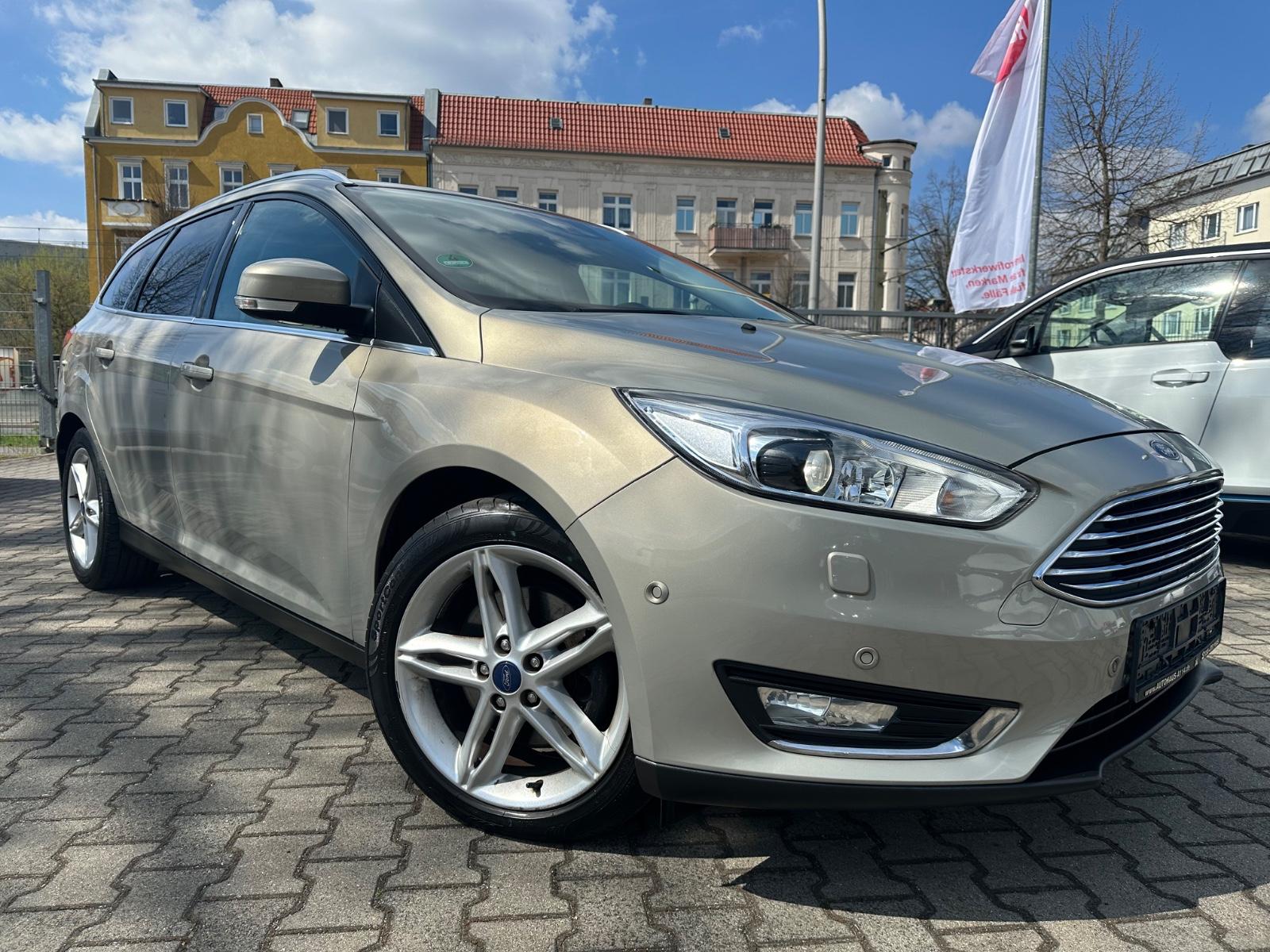 Ford Focus Turnier Titanium / 1.HAND/  LENKRADHEIZUNG