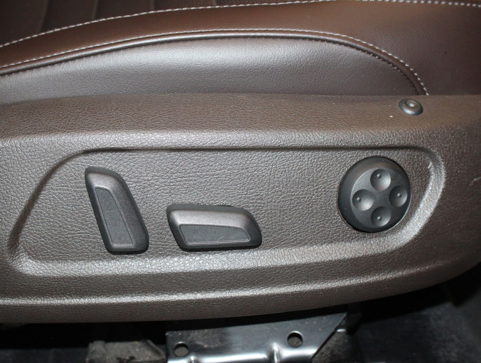 Fahrzeugabbildung Volkswagen Passat Highline BlueMotion Sitzklma+Pano+Massage