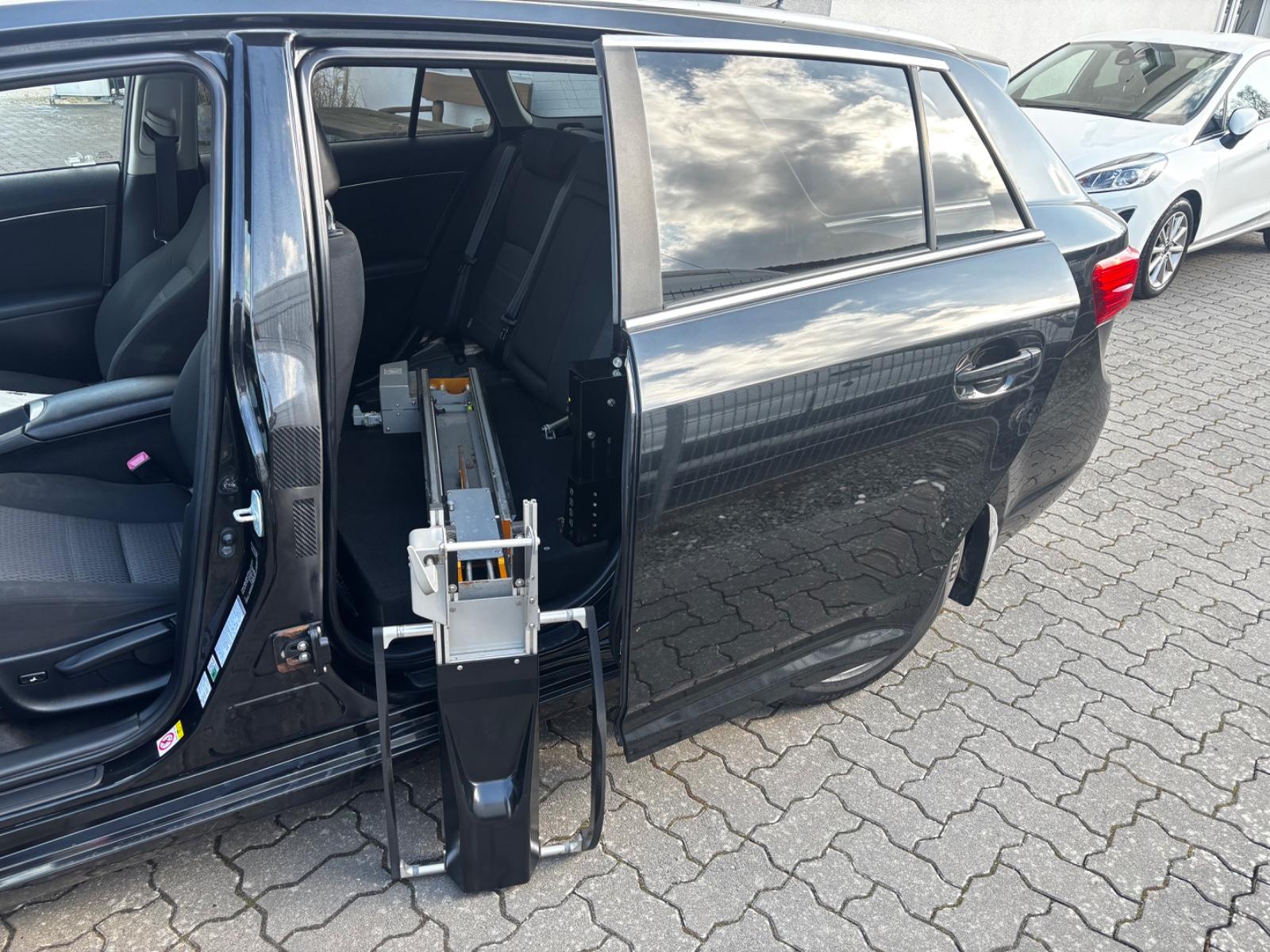 Toyota Avensis Kombi Edition = Rollstuhllift Ladeboy S2