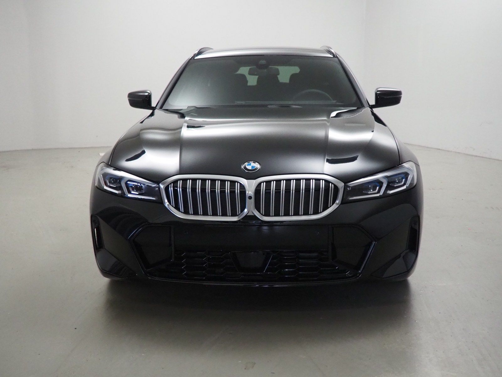 BMW 318D (M-Sport Navi LED AHK Shz PDC MFL) imagem 3