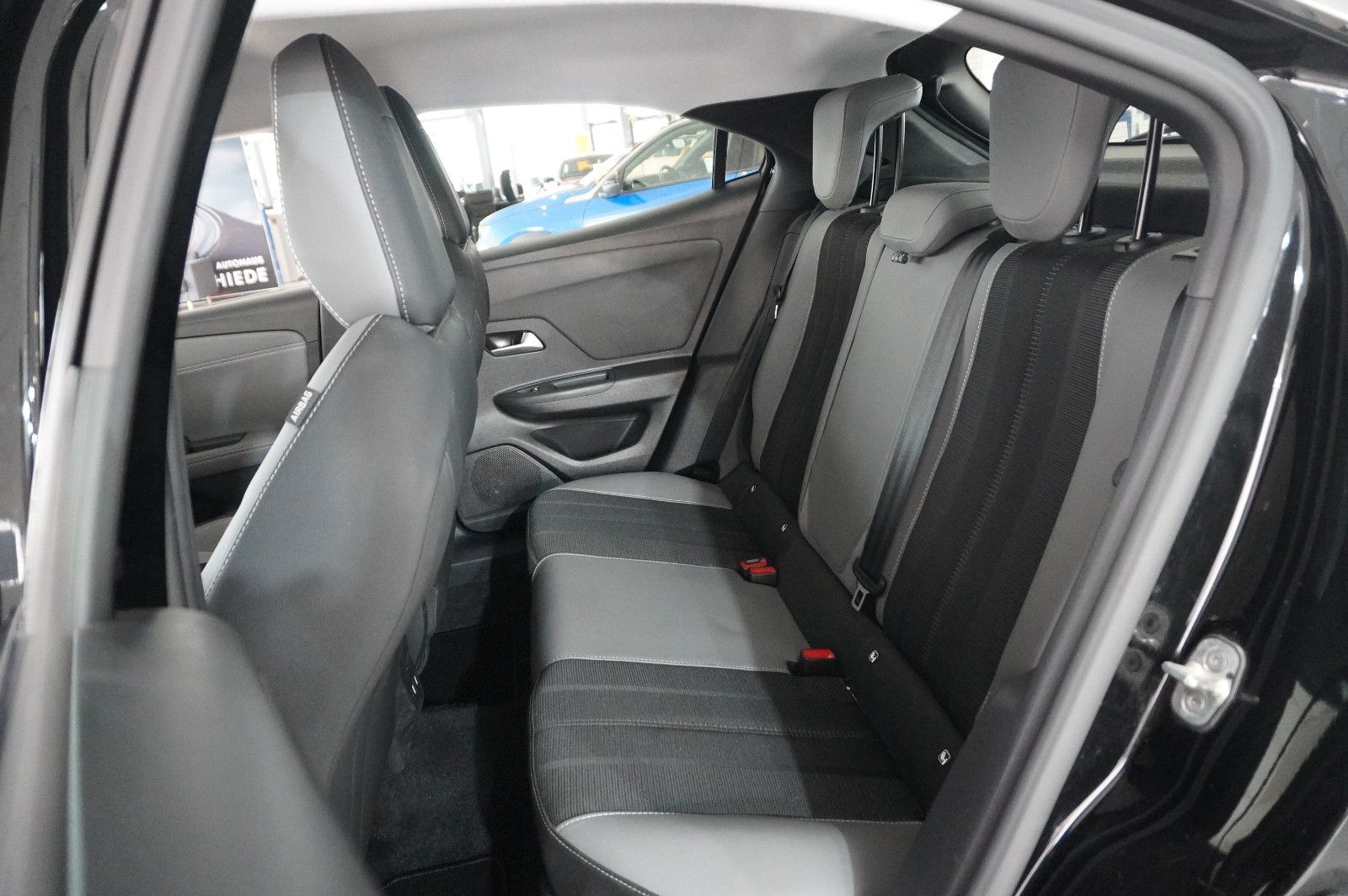 Fahrzeugabbildung Opel Mokka ELEGANCE 1.2T NAVI/LED/KAMERA/SPORT/SH/DAB