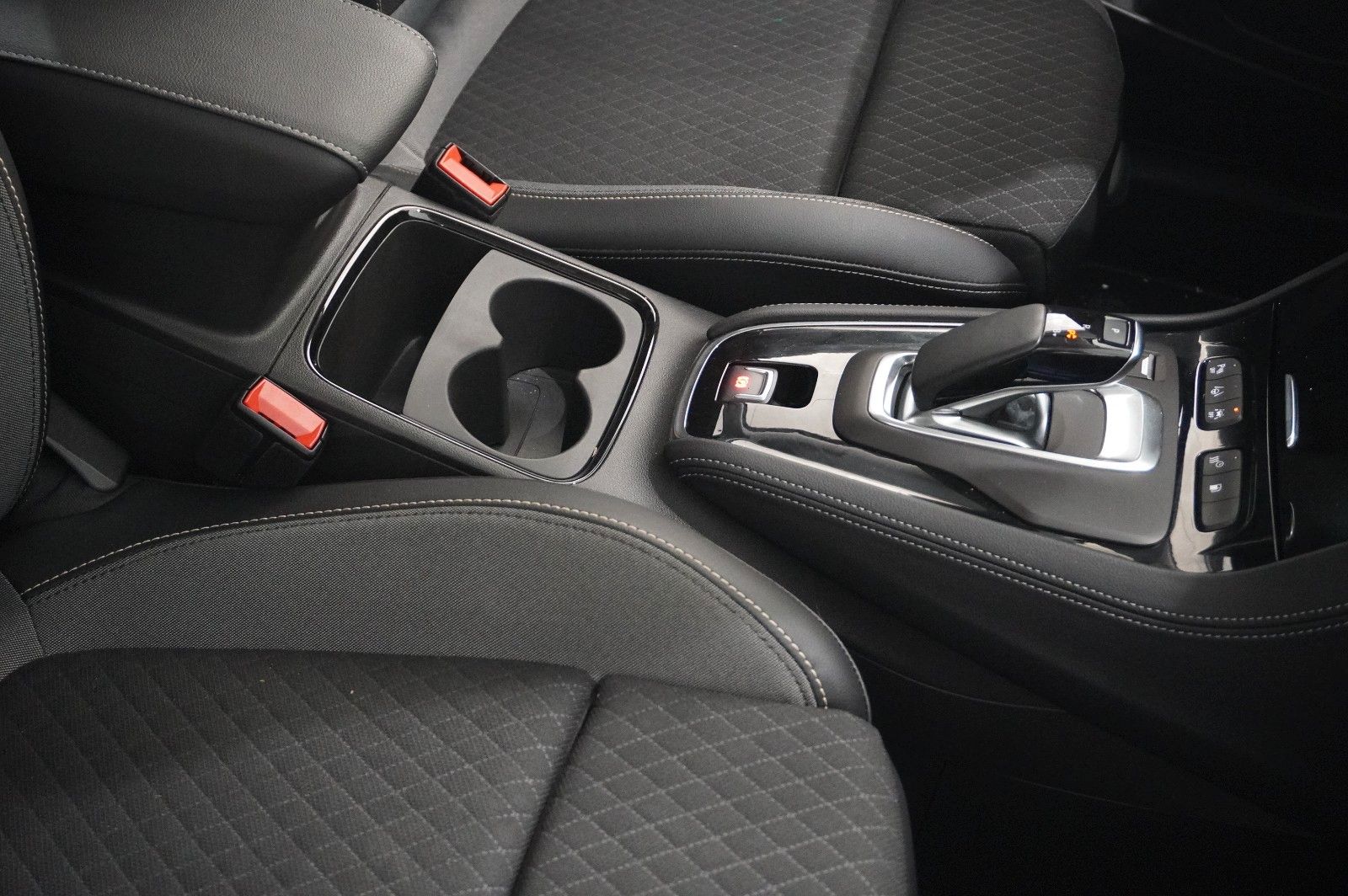 Fahrzeugabbildung Opel Grandland (X) GS SPORT 4HYBRID NAVI/LED/360°/DAB