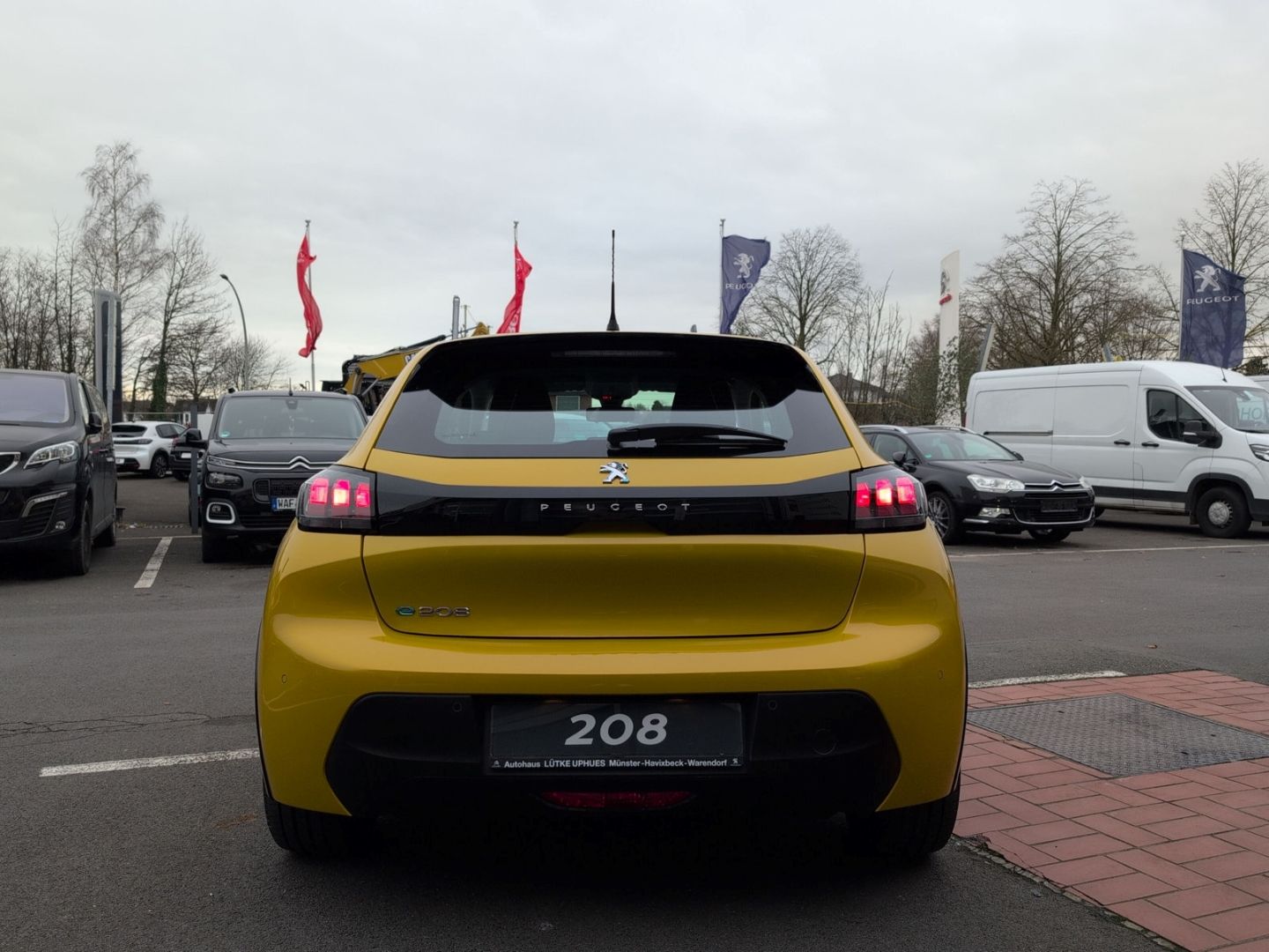 Fahrzeugabbildung Peugeot 208 Active Pack Elektromotor     136  CarPlay