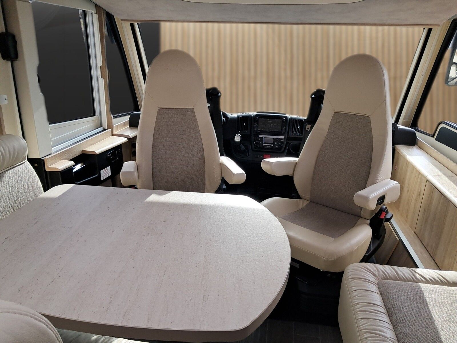 Fahrzeugabbildung Eura Mobil Integra Line 695 QB Markise,Automatik,RK