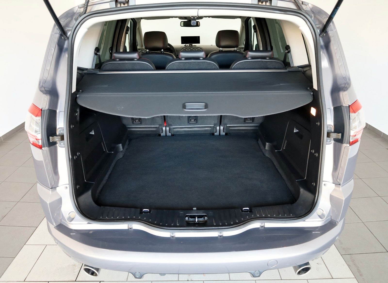 Fahrzeugabbildung Ford S-MAX Titanium S T.Leder,Navi,Xenon,Panorama,SH