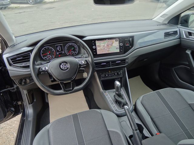 Fahrzeugabbildung Volkswagen Polo VI Highline/DSG//4.400km/1.Hd/PDC/Navi/Sitz